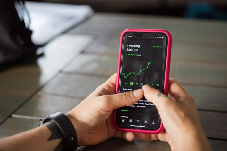 How to Track Rankings Across Mobile, Desktop, and Local Search